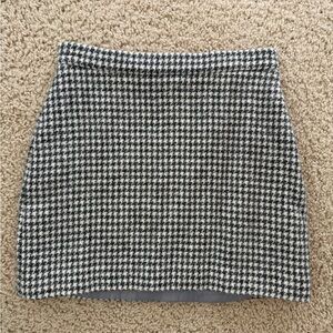 Women's Houndstooth Skirt in Gray